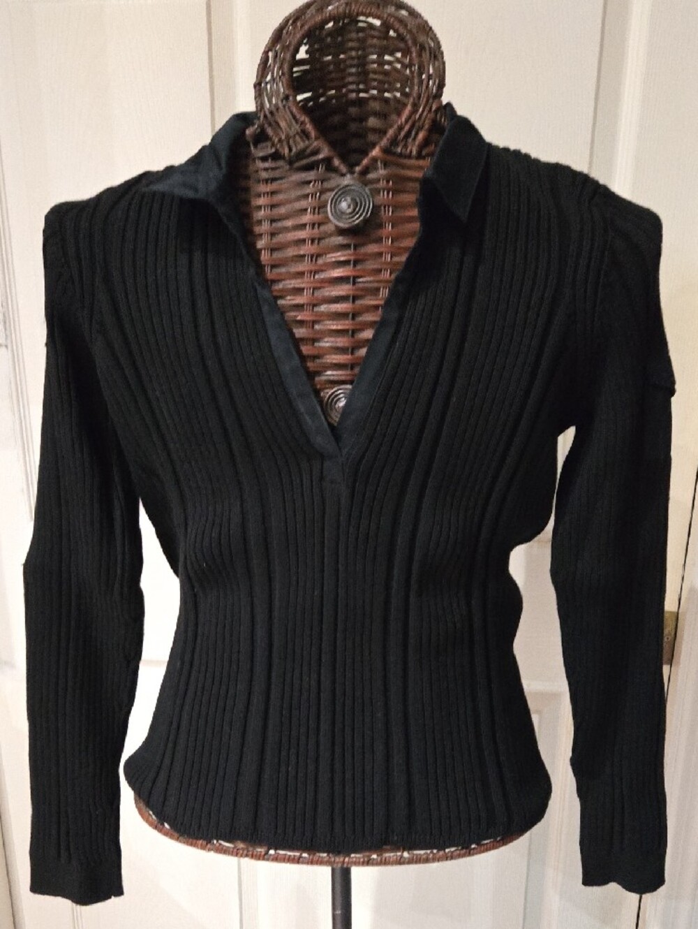 Liz Claiborne Black Ribbed V-Neck Sweater with Satin Trim-Size XL - Picture 9 of 12